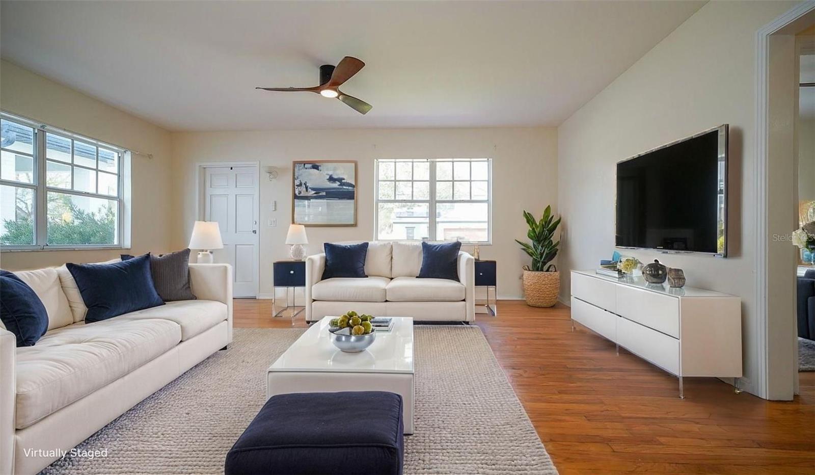 SUBURB ROYAL - Residential Lease