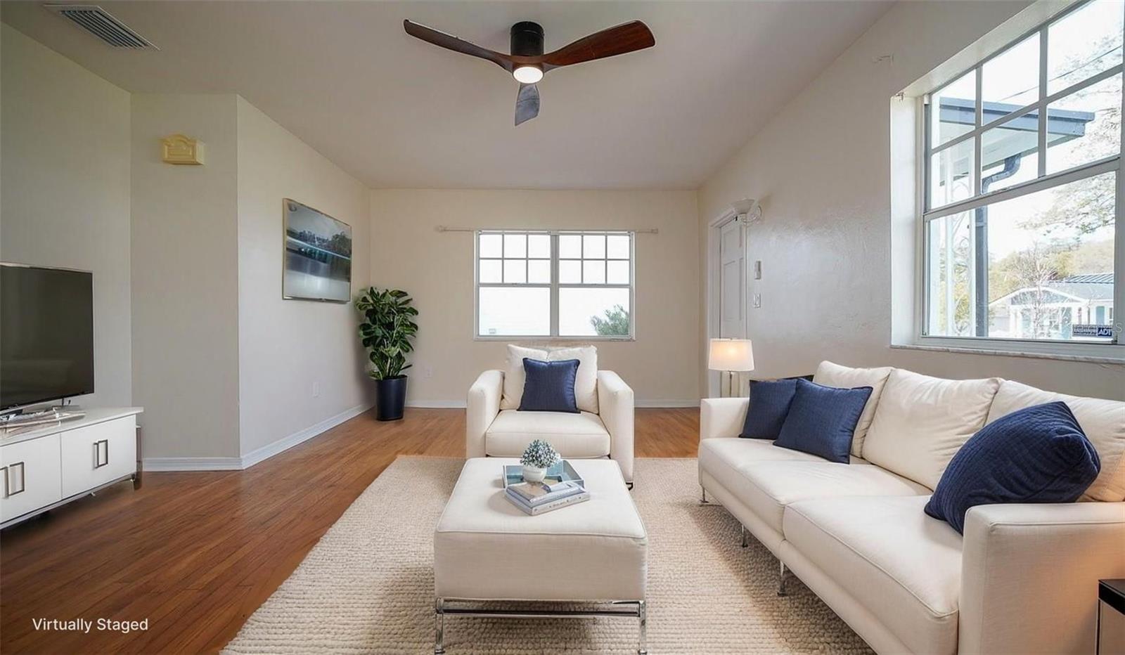 SUBURB ROYAL - Residential Lease
