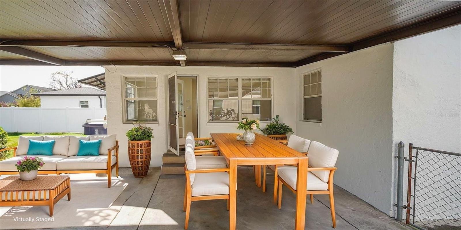 SUBURB ROYAL - Residential Lease