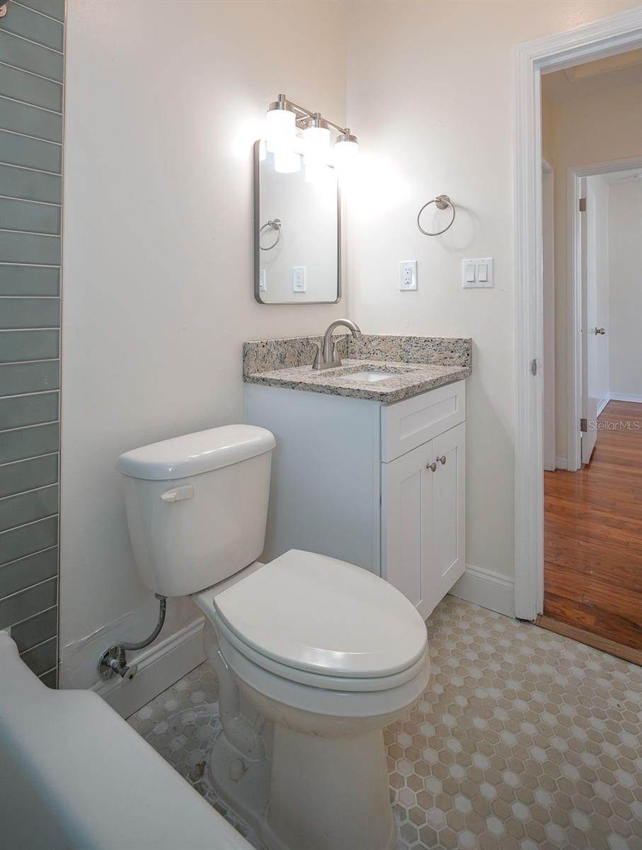 SUBURB ROYAL - Residential Lease