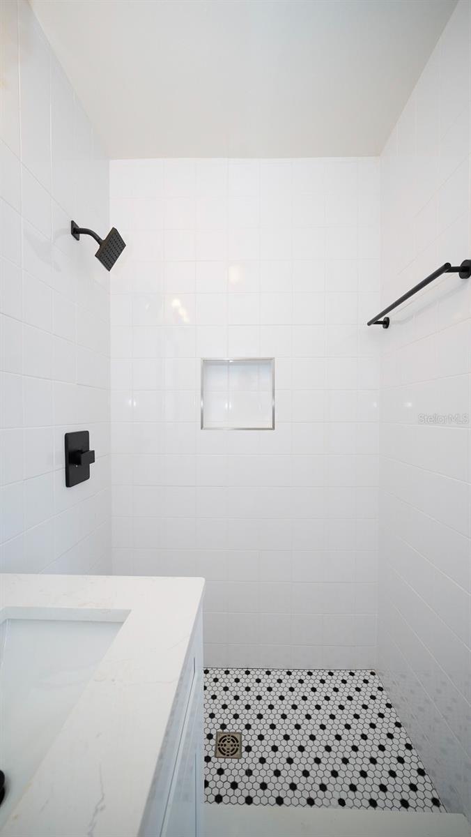 SUBURB ROYAL - Residential Lease