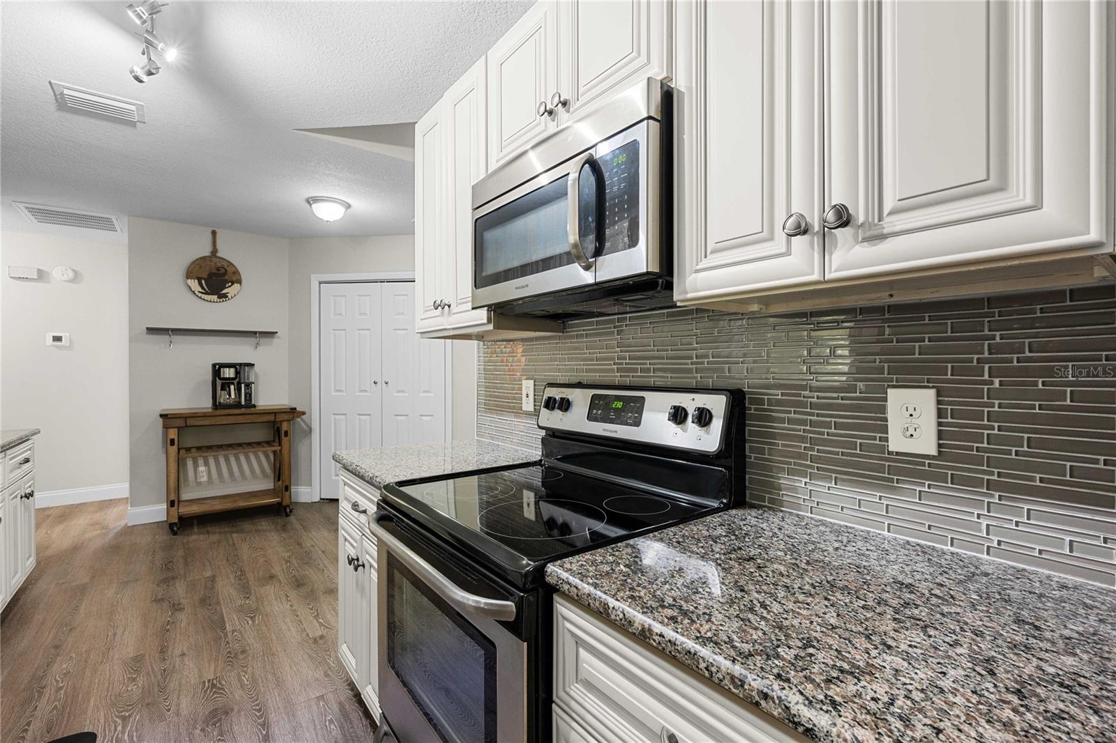 2423 FORREST CREST CIR