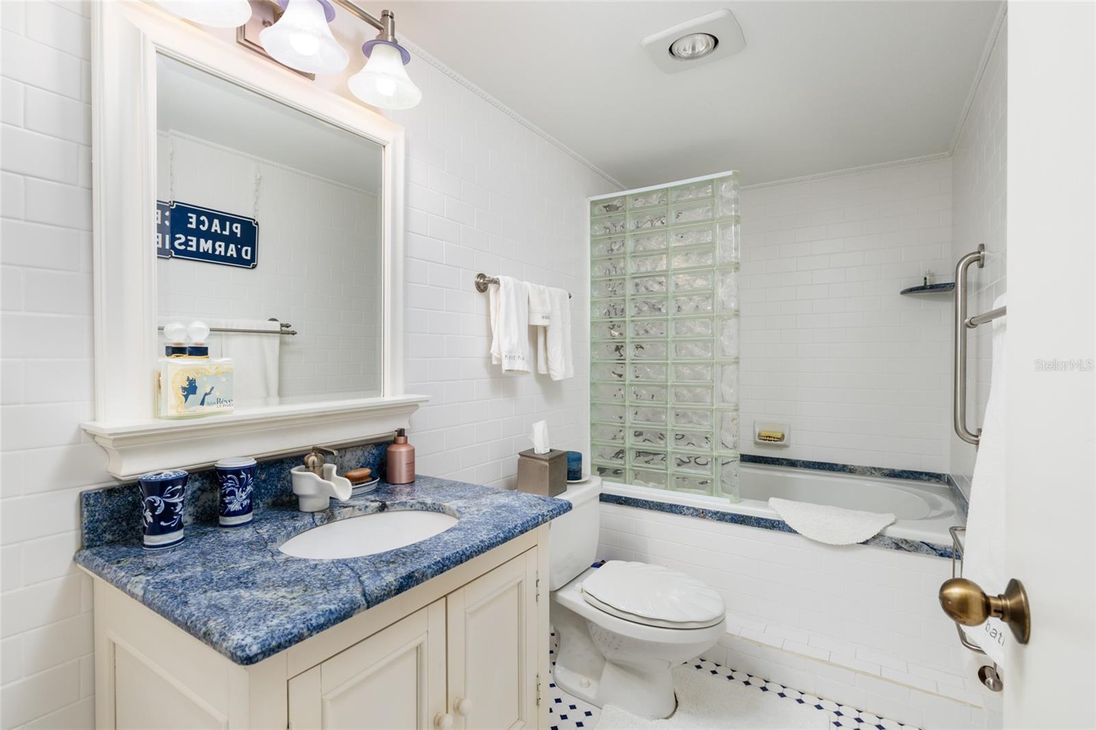 KIPPS COLONY AT PASADENA YACHT/CNTRY CLUB - Residential