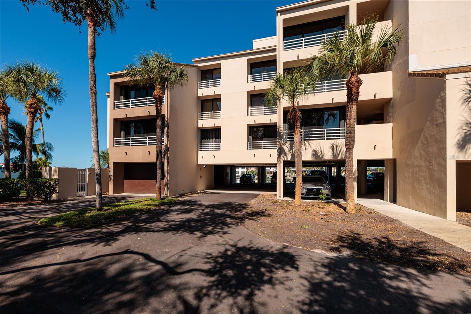 KIPPS COLONY AT PASADENA YACHT/CNTRY CLUB - Residential