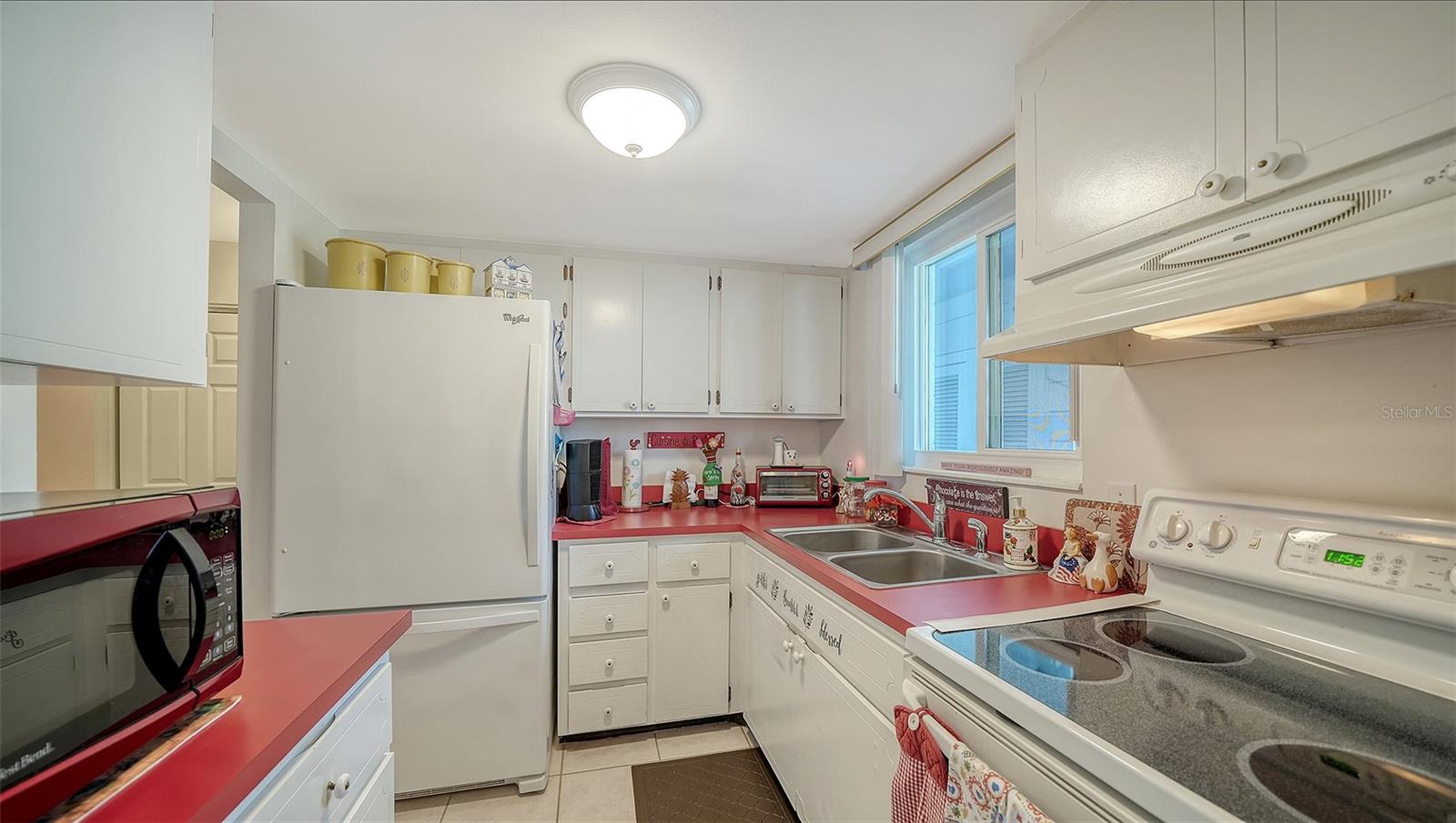 BAYSHORE GARDENS APTS 8 - Residential