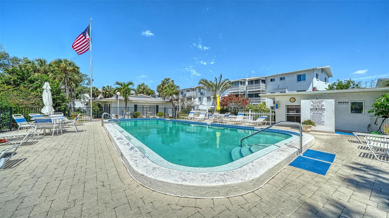 BAYSHORE GARDENS APTS 8 - Residential