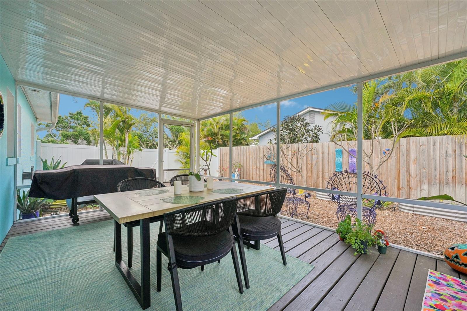 HOLIDAY PARK 1ST ADD - Residential