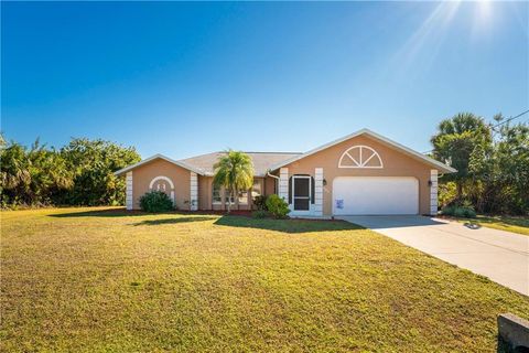 A home in PORT CHARLOTTE