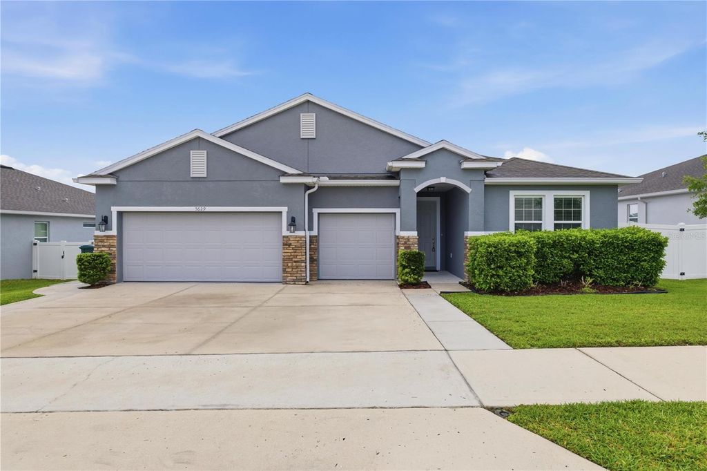 Photo of 5629 SW 50th Terrace, Ocala, FL 34474 (MLS # OM722191)