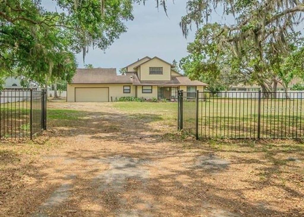 Photo of 8908 Hixon Road, Tampa, FL 33626 (MLS # TB8382582)