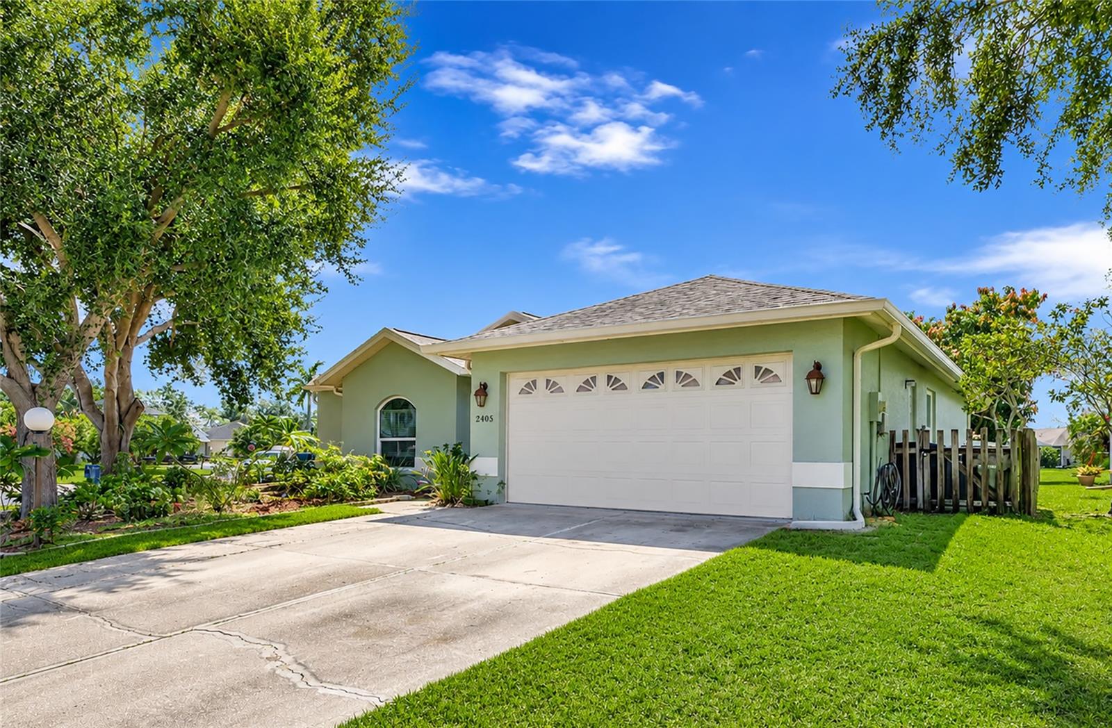 2405 ICECAPADE DRIVE