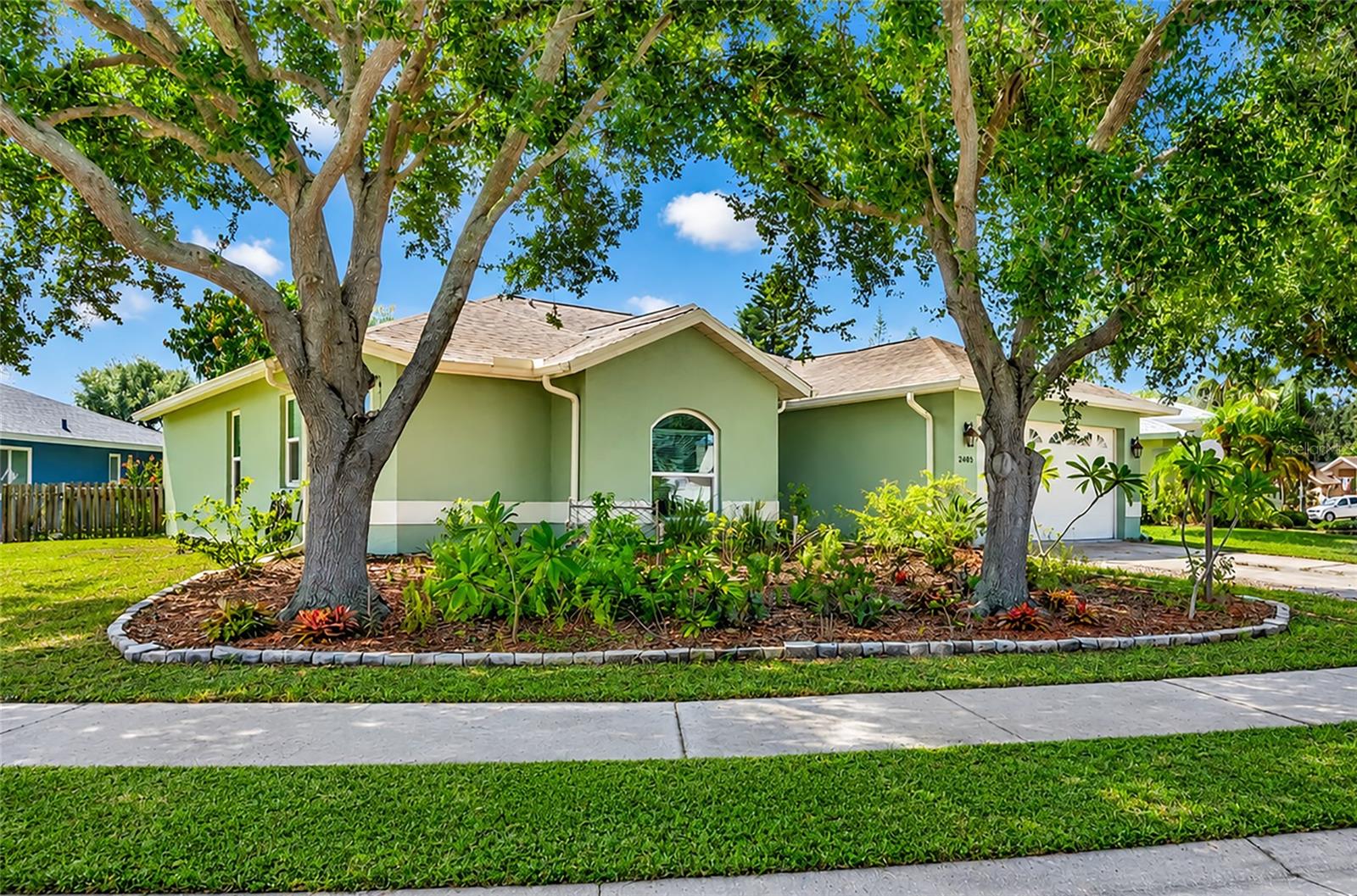 2405 ICECAPADE DRIVE