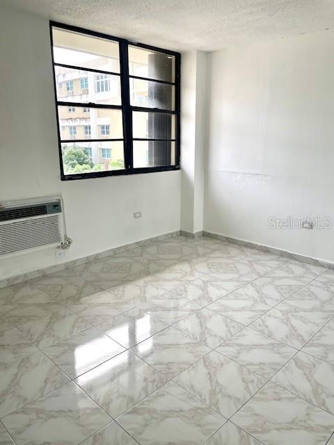 COND. MARSEILLES 18 - Residential