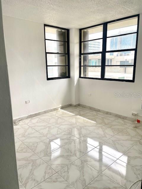 COND. MARSEILLES 18 - Residential