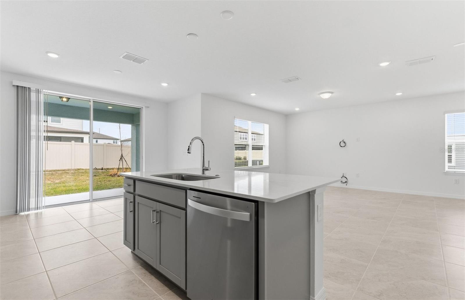 1098 SILVERLAKE BOULEVARD