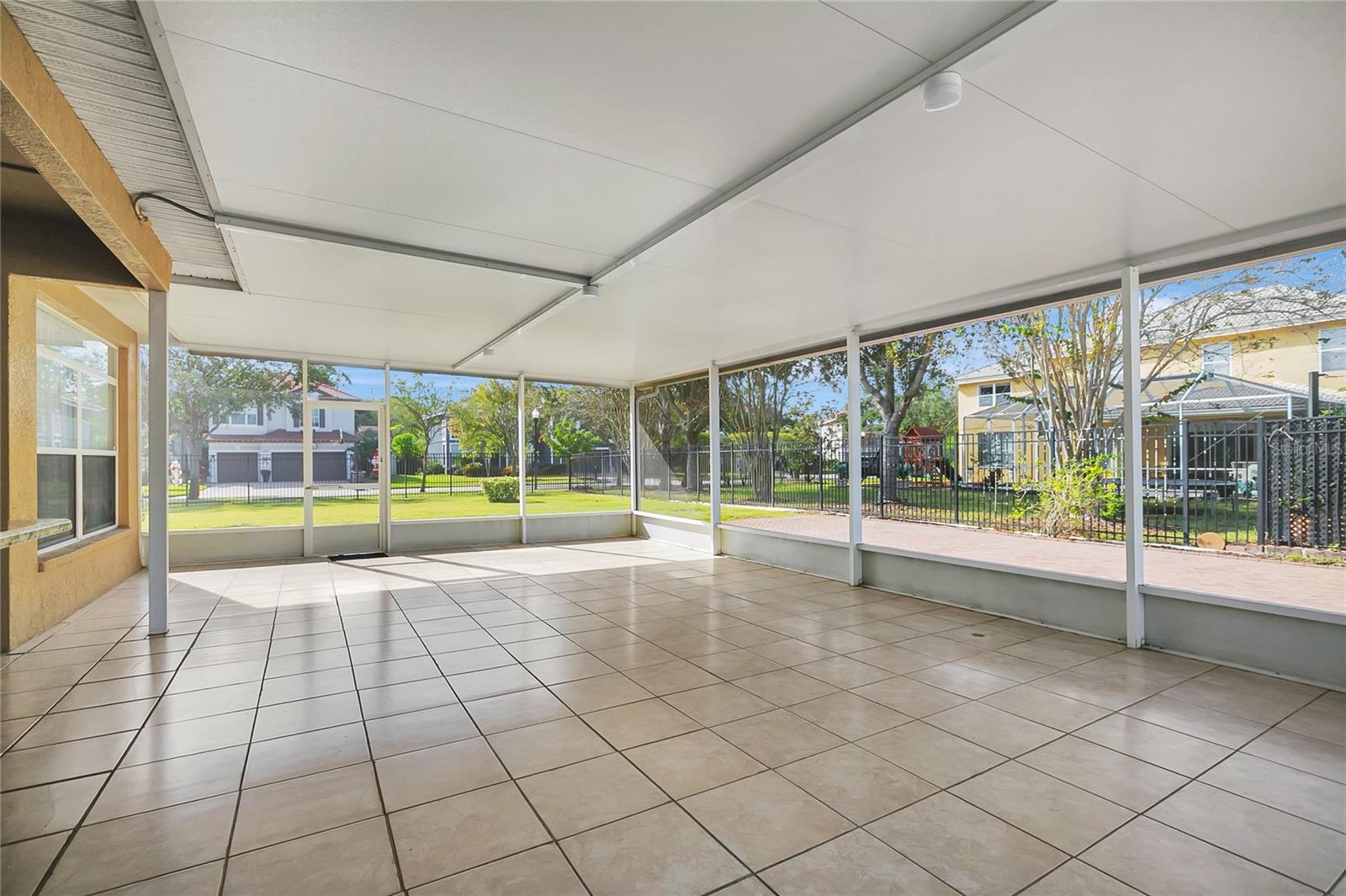 CARROLLWOOD CROSSING - Residential