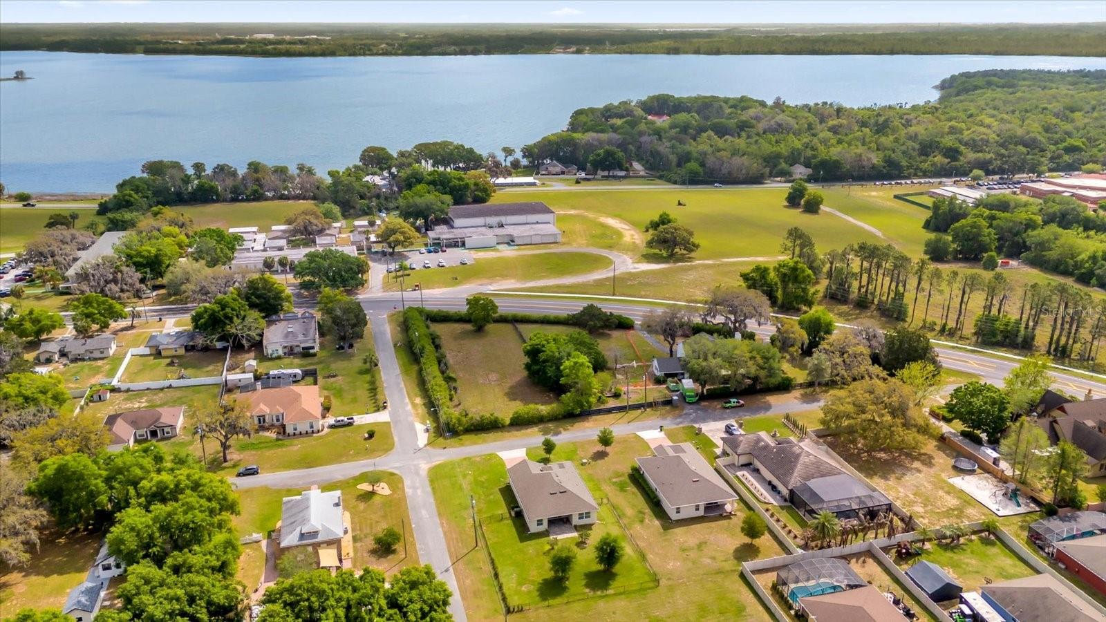 HOWEY PALM GARDENS - Residential