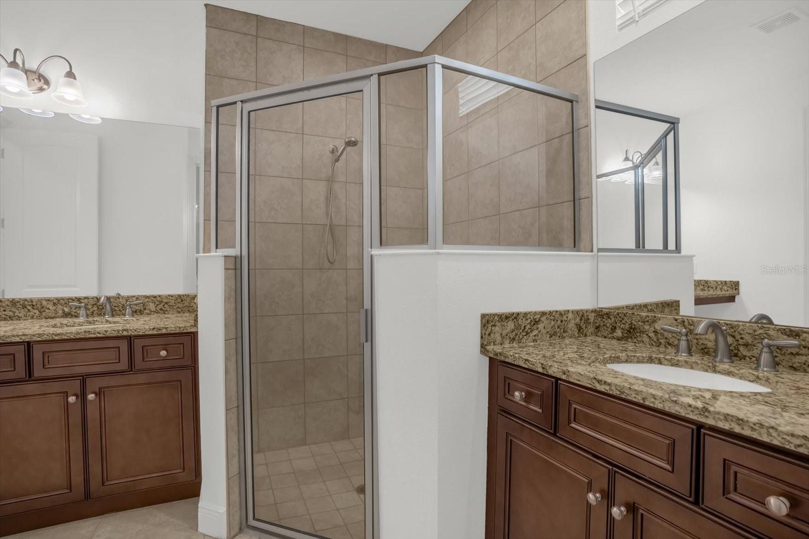 HOWEY PALM GARDENS - Residential