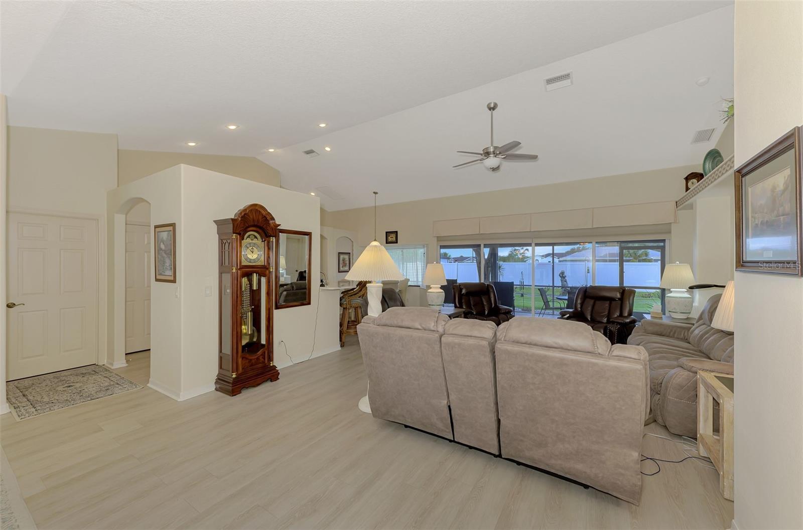 CHARLESTON PARK - Residential