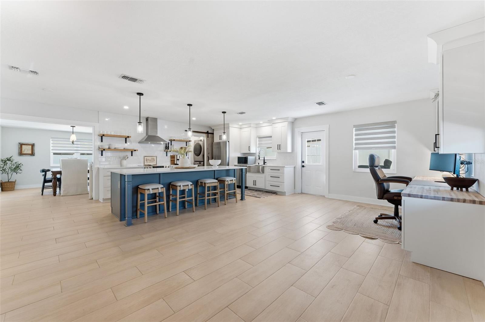 3910 W PAXTON AVENUE