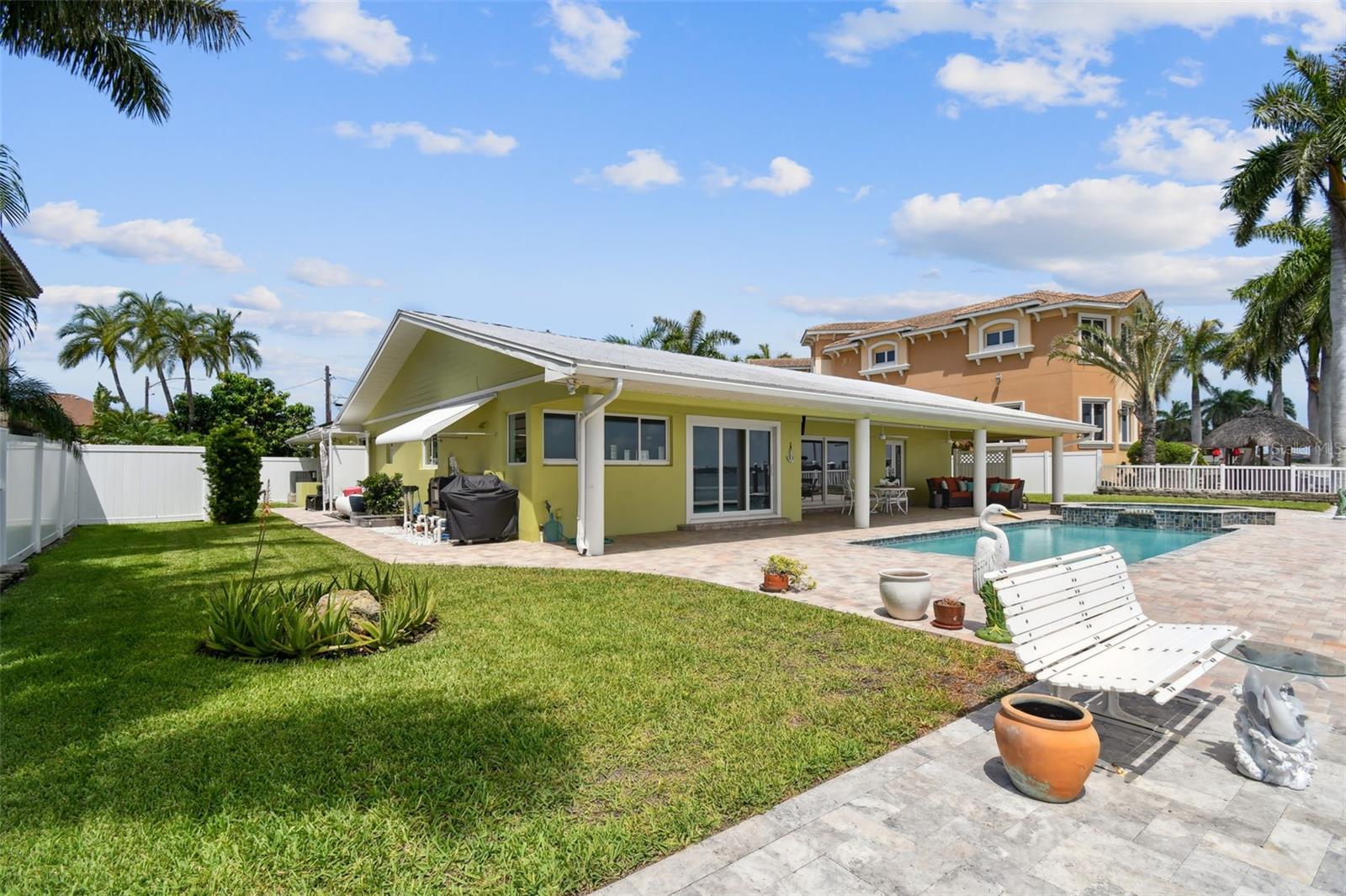 CAPRI ISLE - Residential