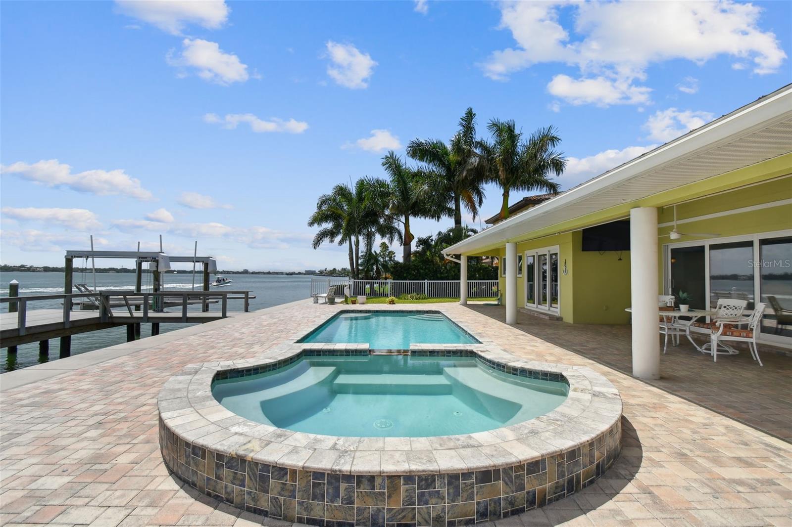 CAPRI ISLE - Residential