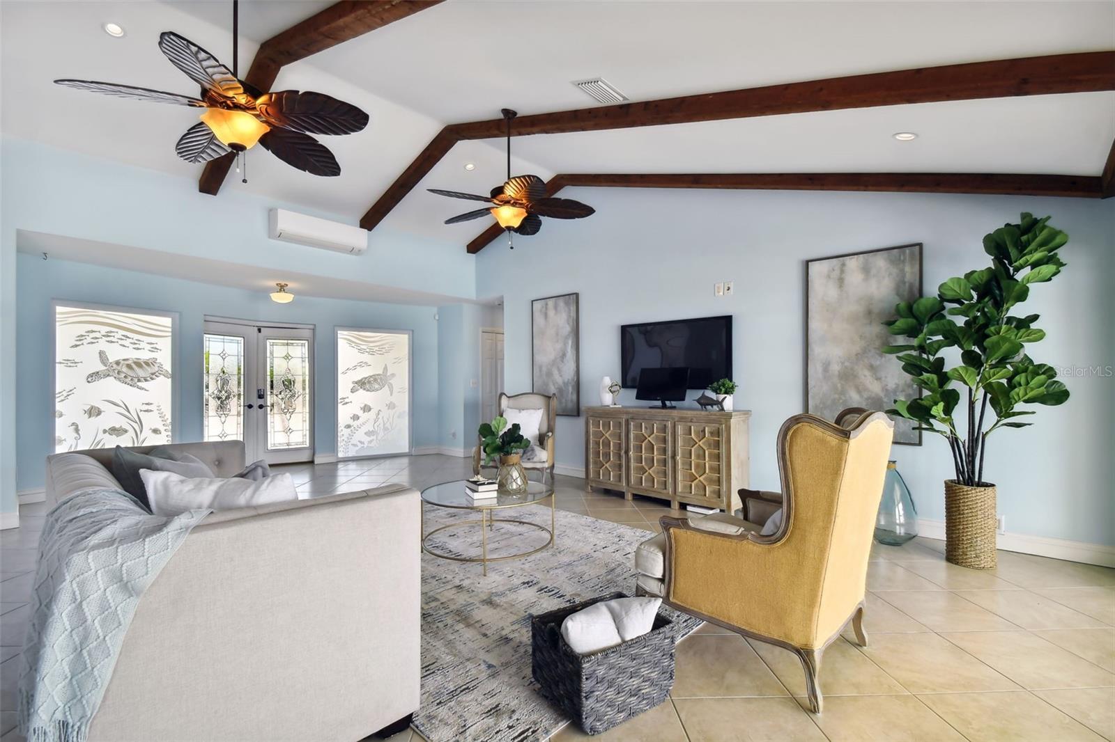 CAPRI ISLE - Residential