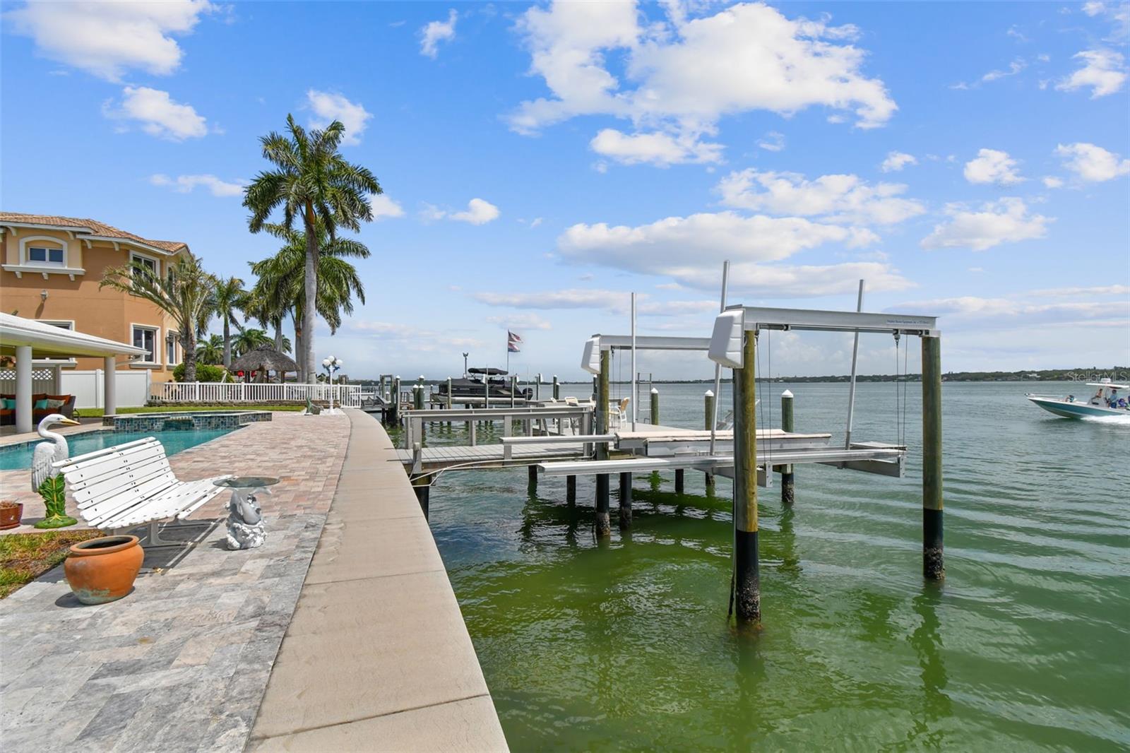 CAPRI ISLE - Residential