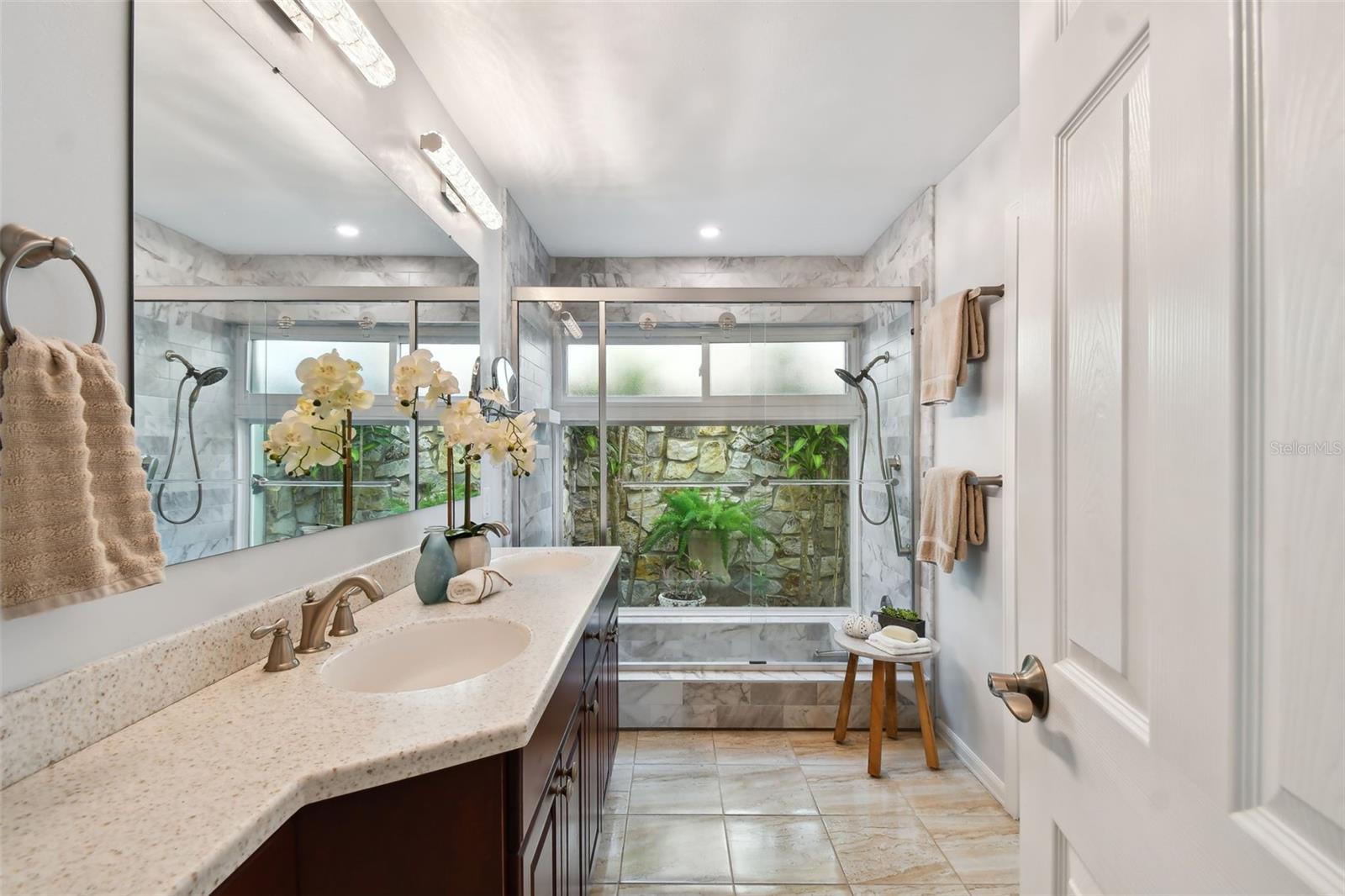 CAPRI ISLE - Residential