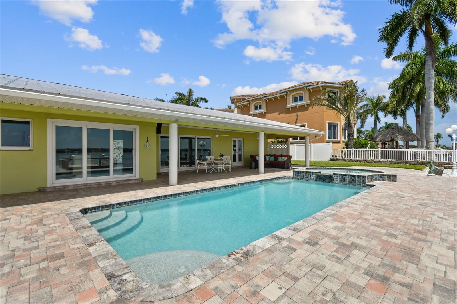 CAPRI ISLE - Residential