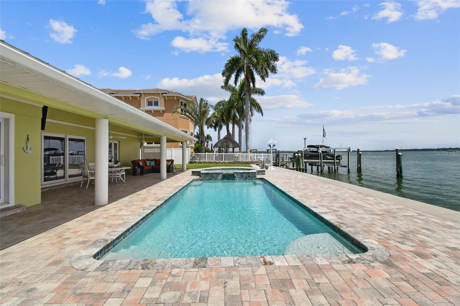 CAPRI ISLE - Residential