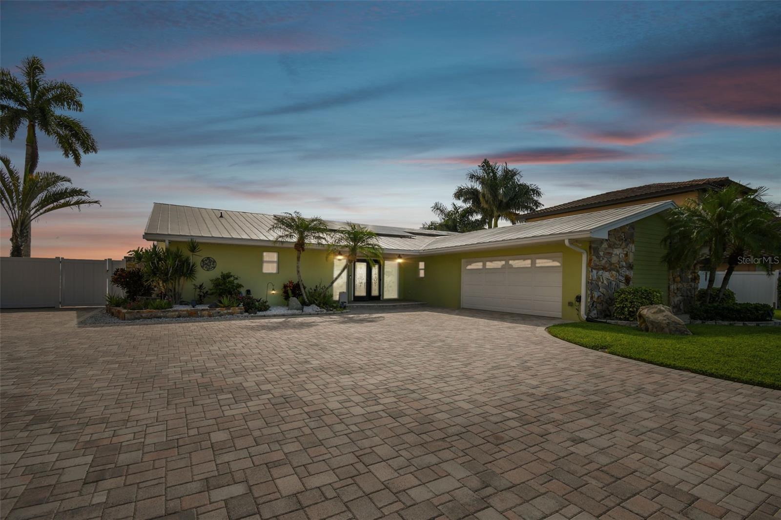 CAPRI ISLE - Residential