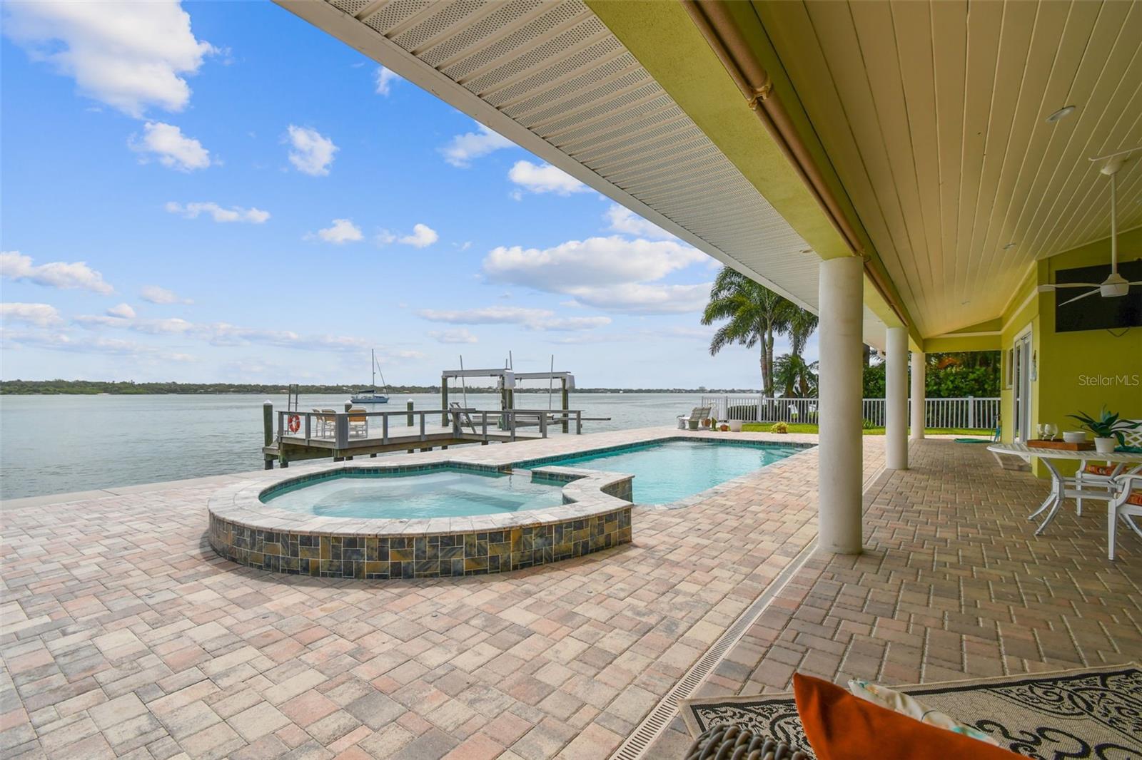 CAPRI ISLE - Residential