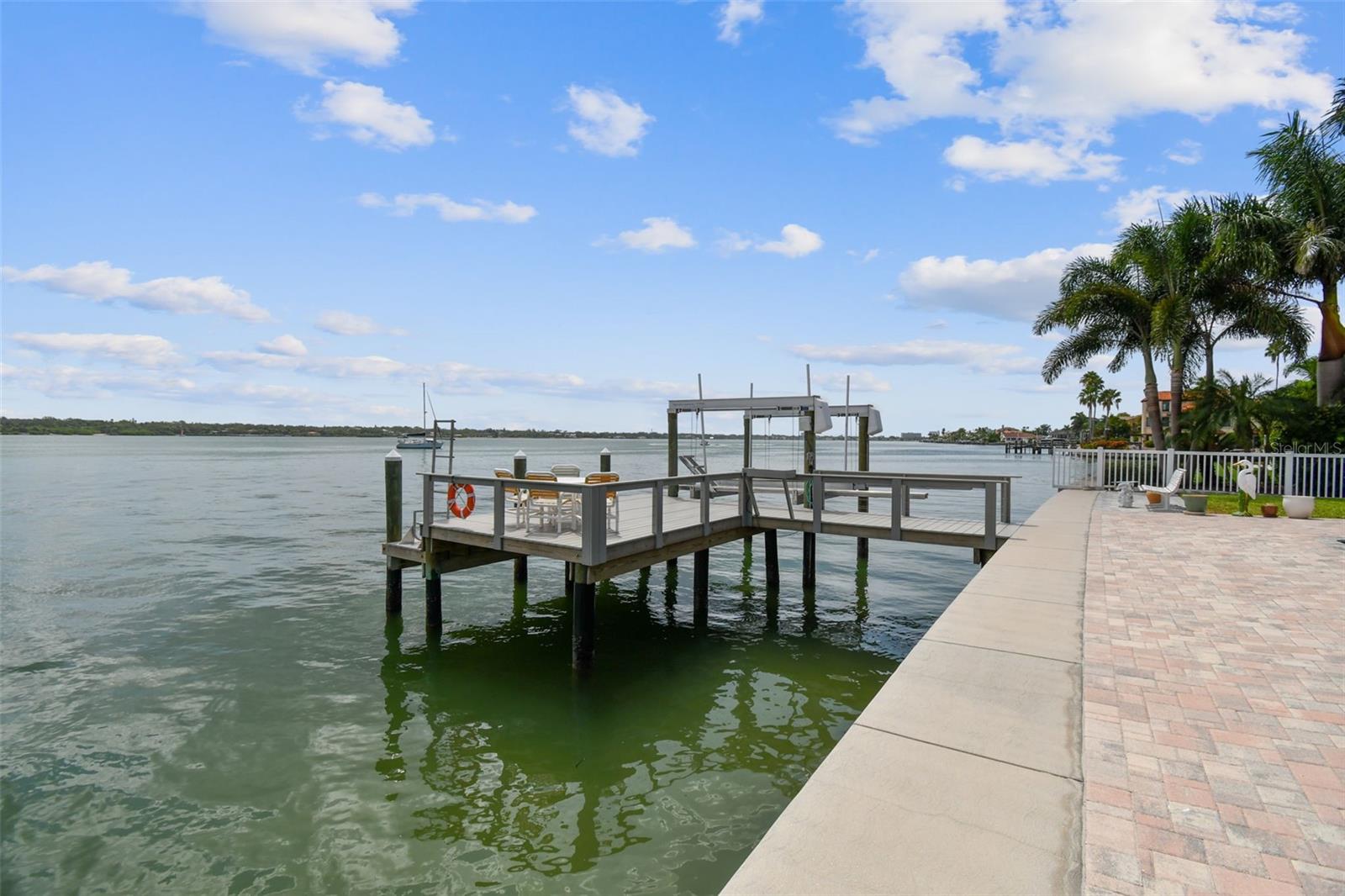 CAPRI ISLE - Residential