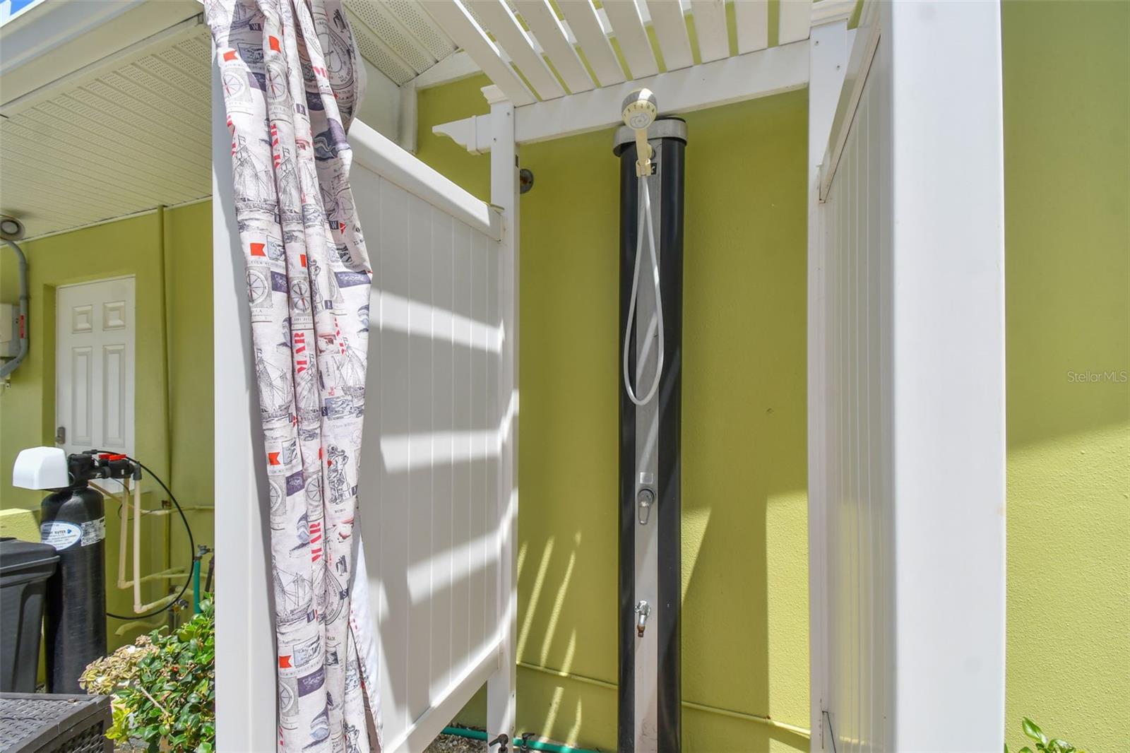 CAPRI ISLE - Residential