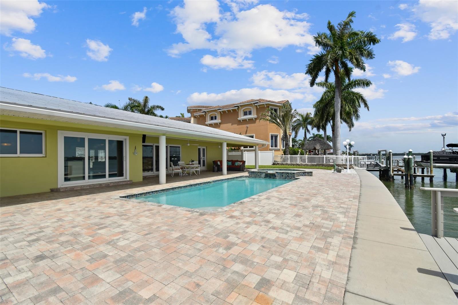 CAPRI ISLE - Residential