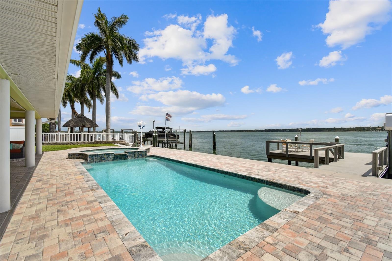 CAPRI ISLE - Residential