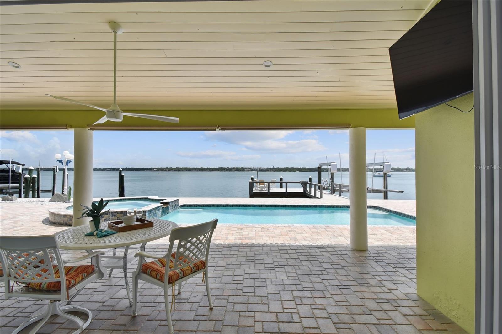 CAPRI ISLE - Residential