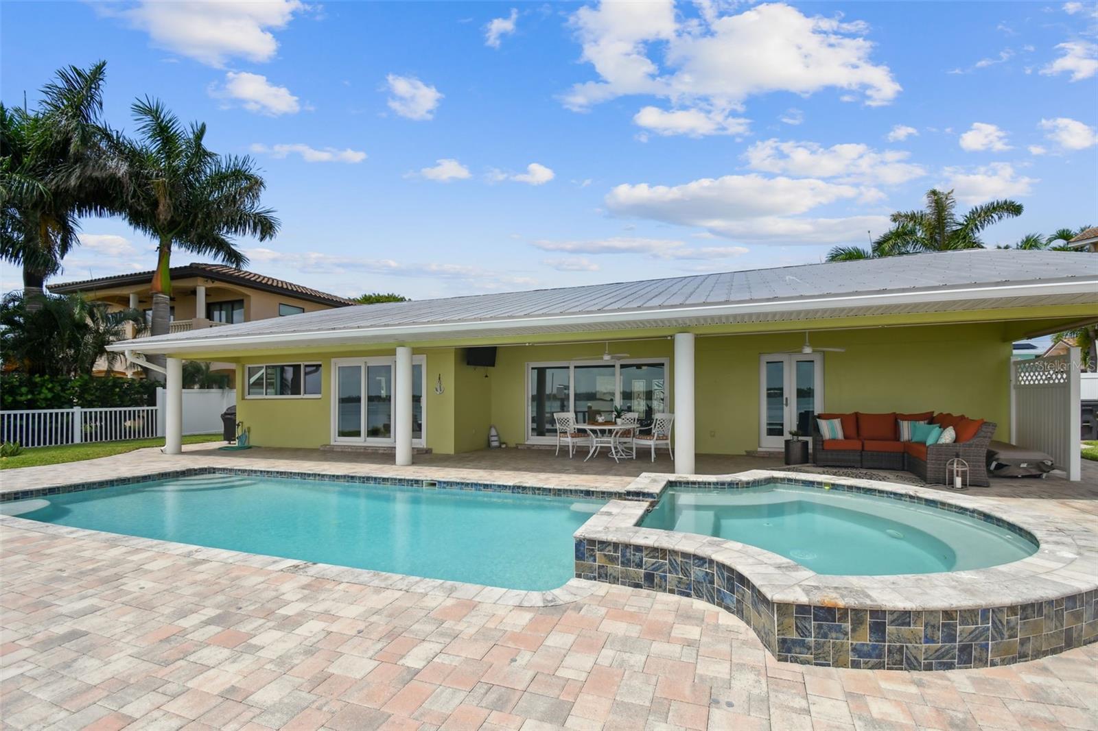 CAPRI ISLE - Residential