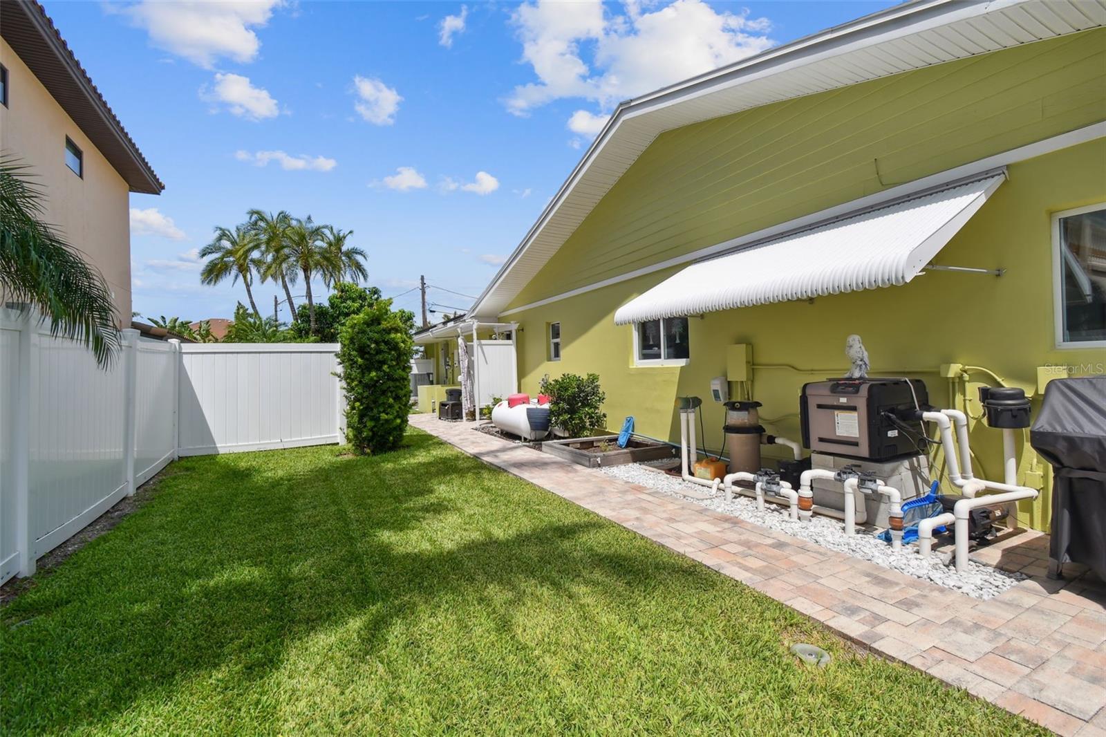 CAPRI ISLE - Residential