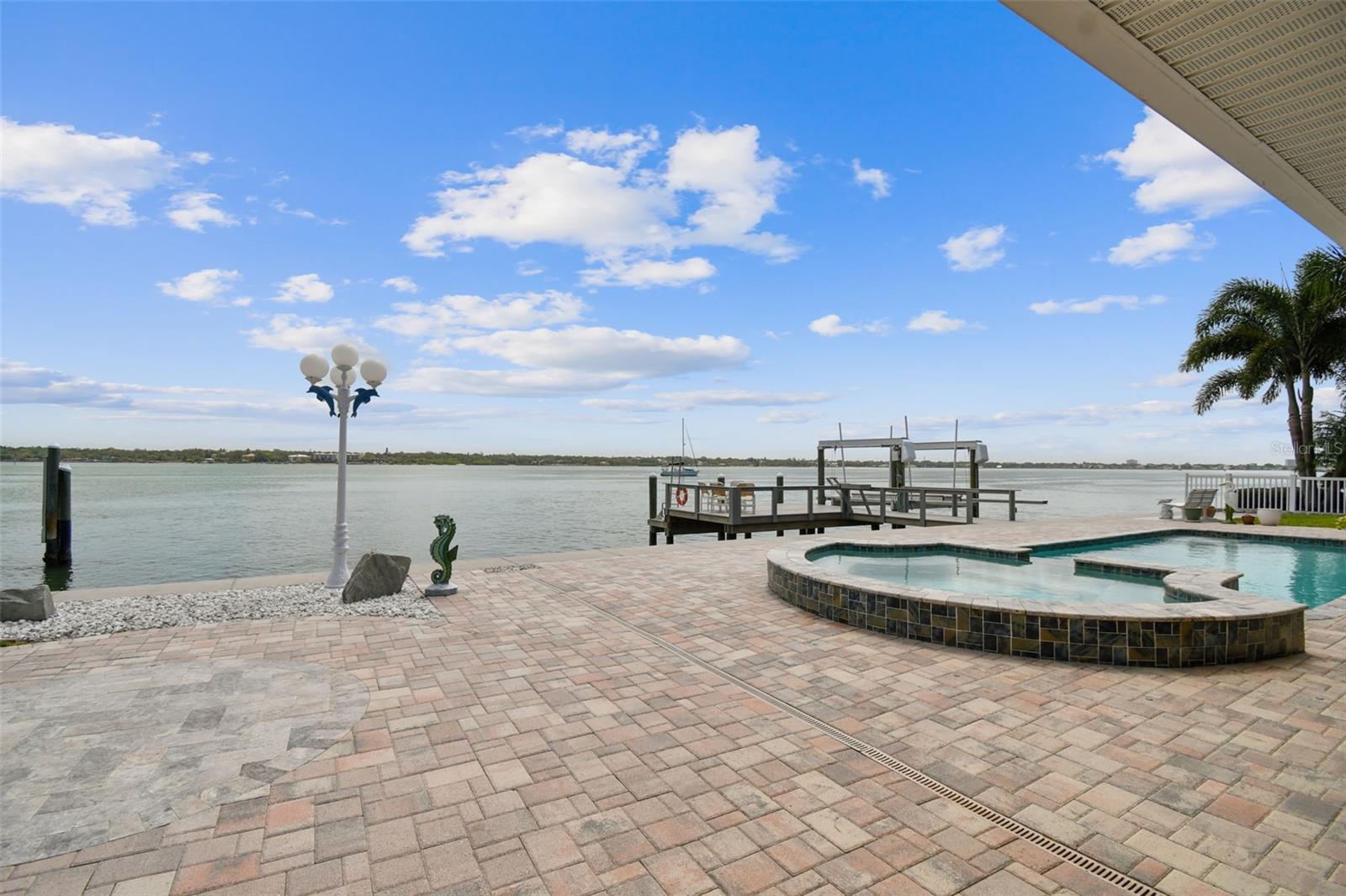 CAPRI ISLE - Residential