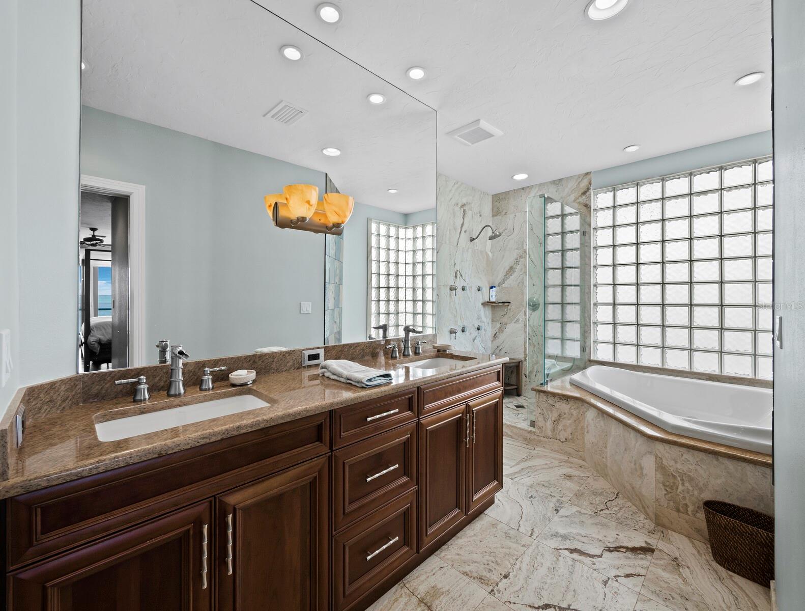 TANGERINE BAY CLUB - Residential