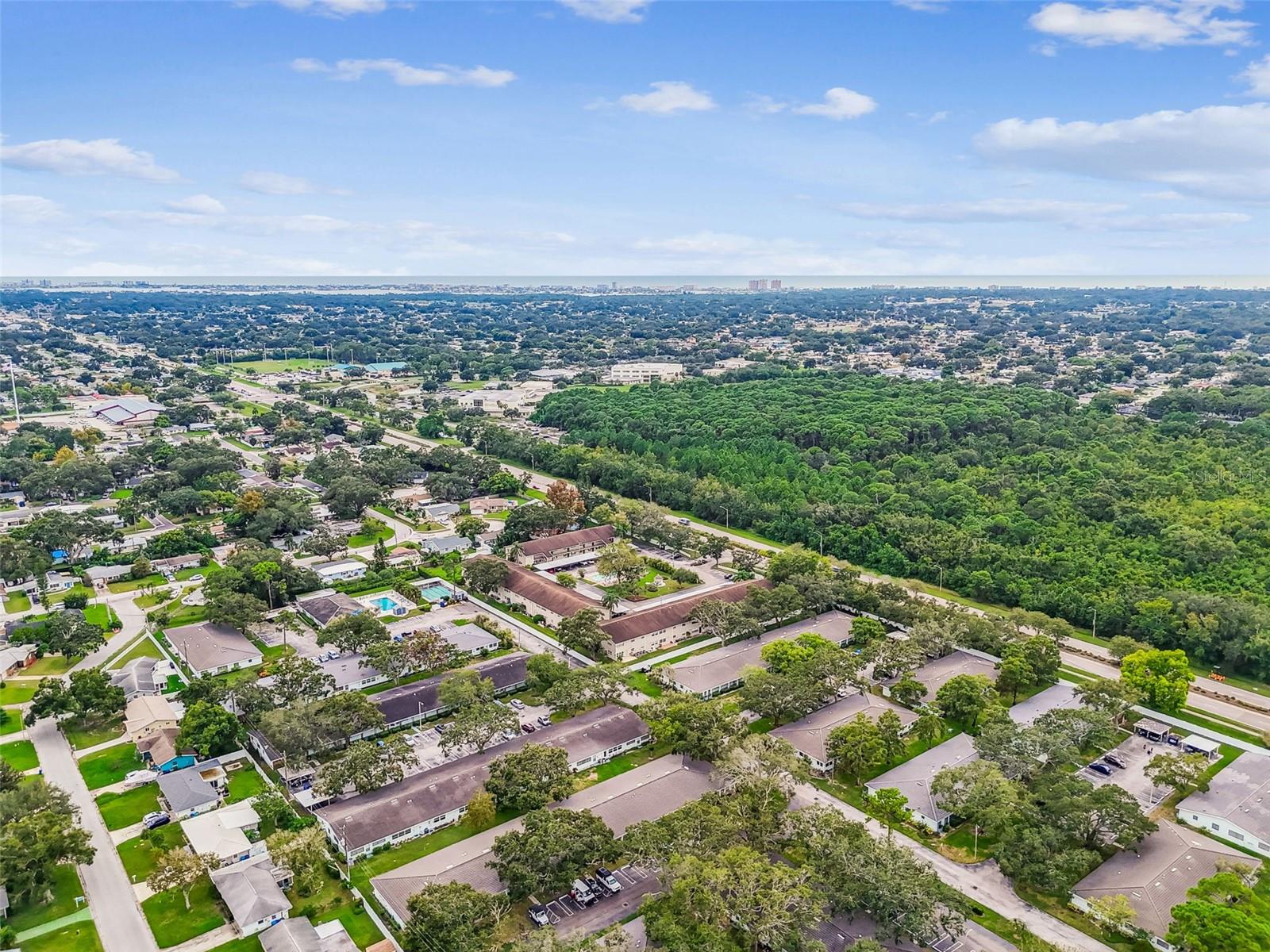TWIN OAKS APTS - Residential
