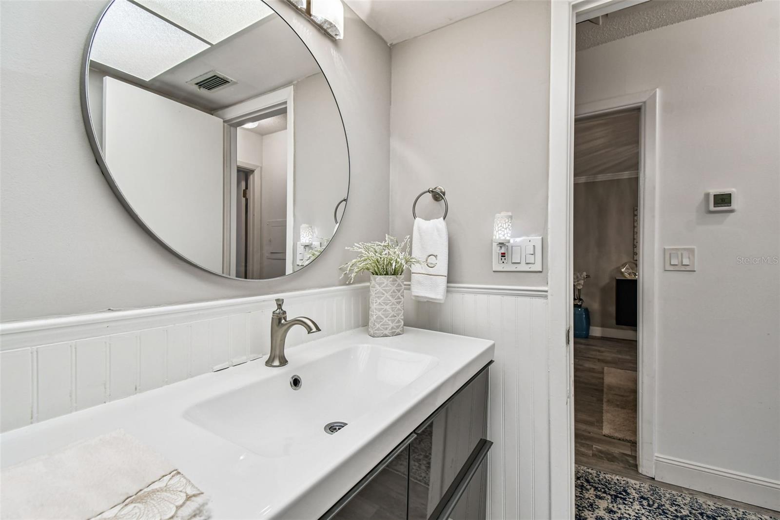 TWIN OAKS APTS - Residential