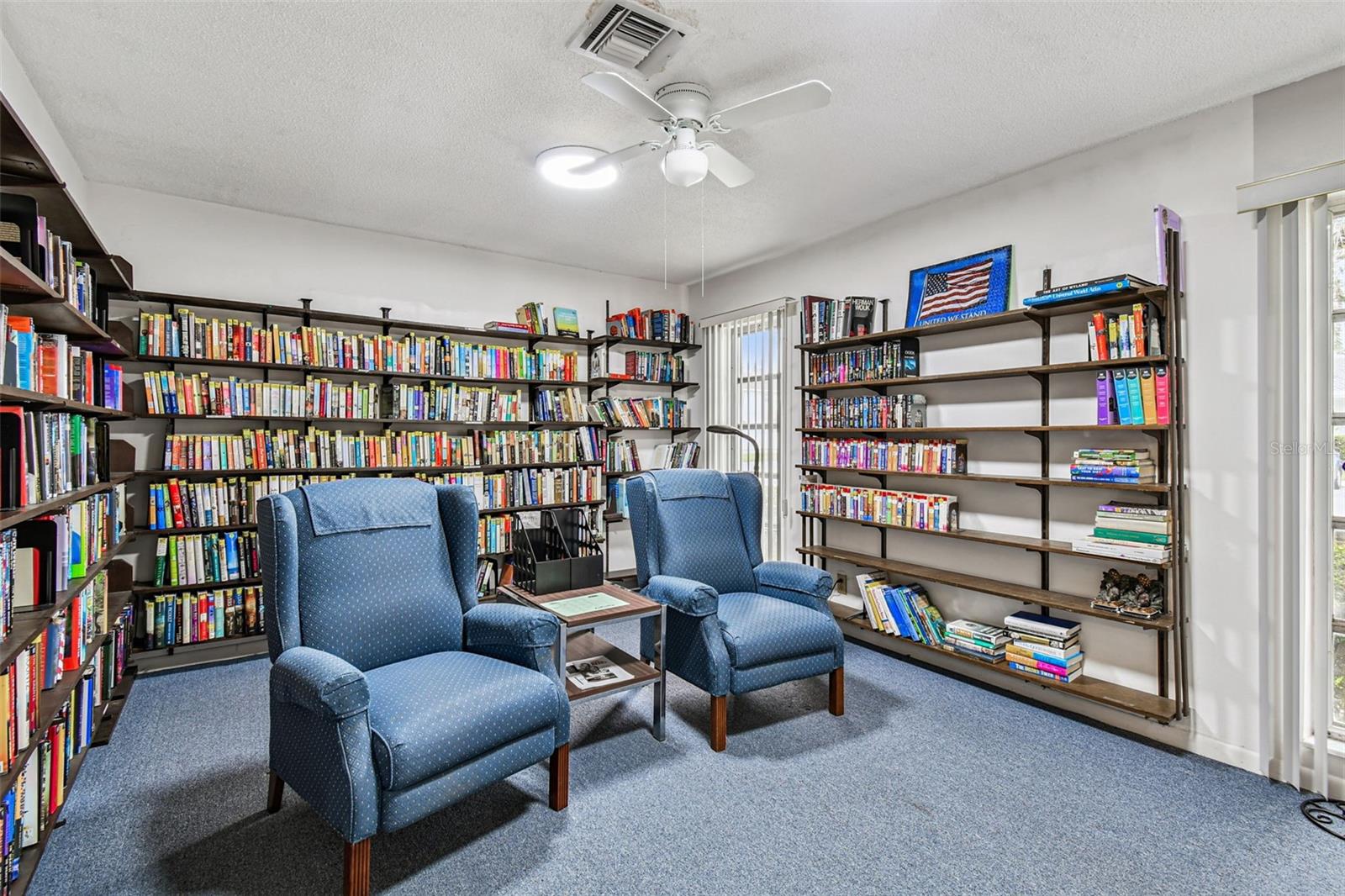 TWIN OAKS APTS - Residential