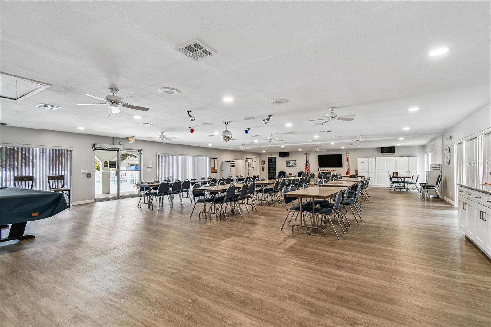 TWIN OAKS APTS - Residential