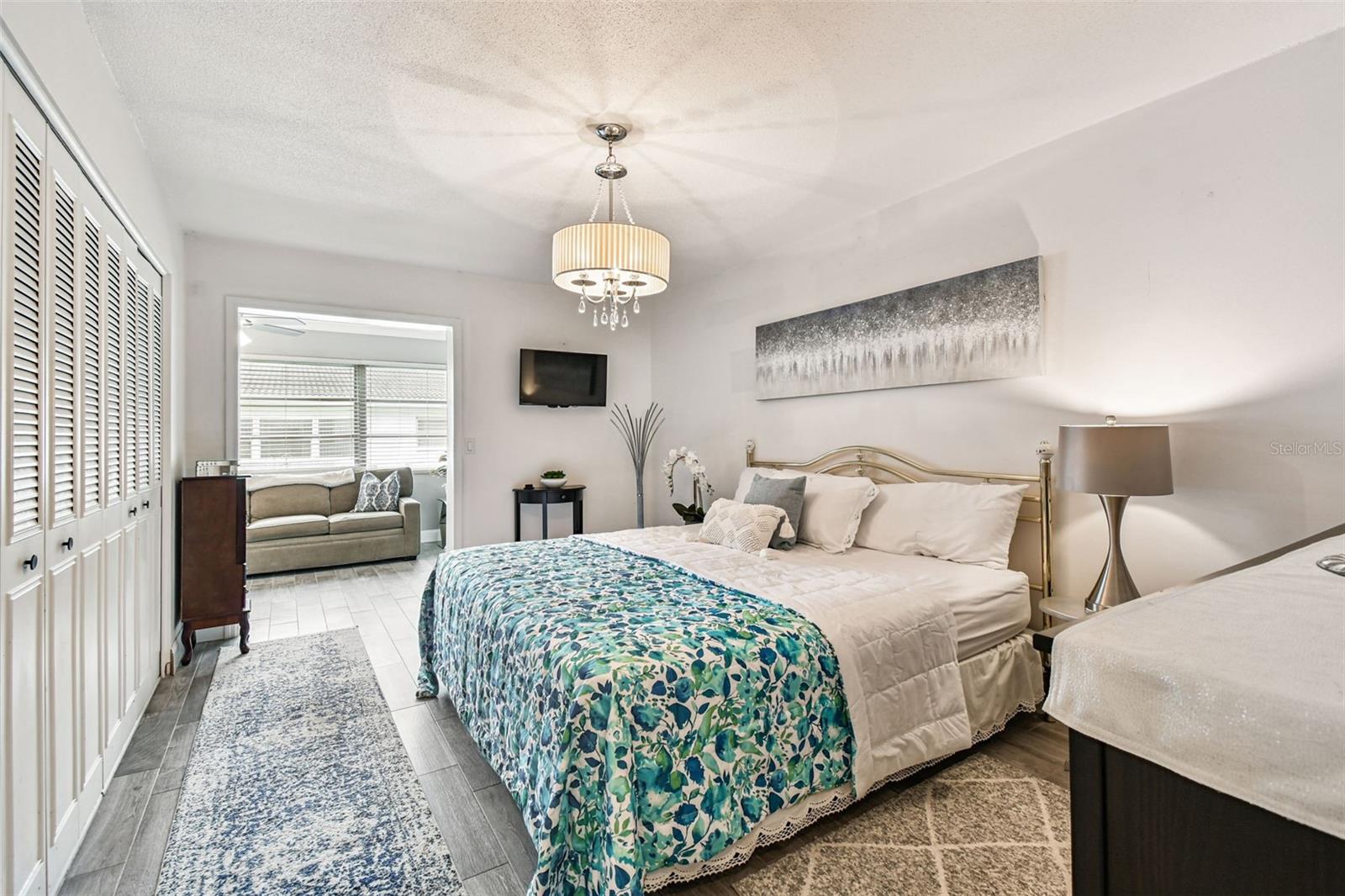 TWIN OAKS APTS - Residential