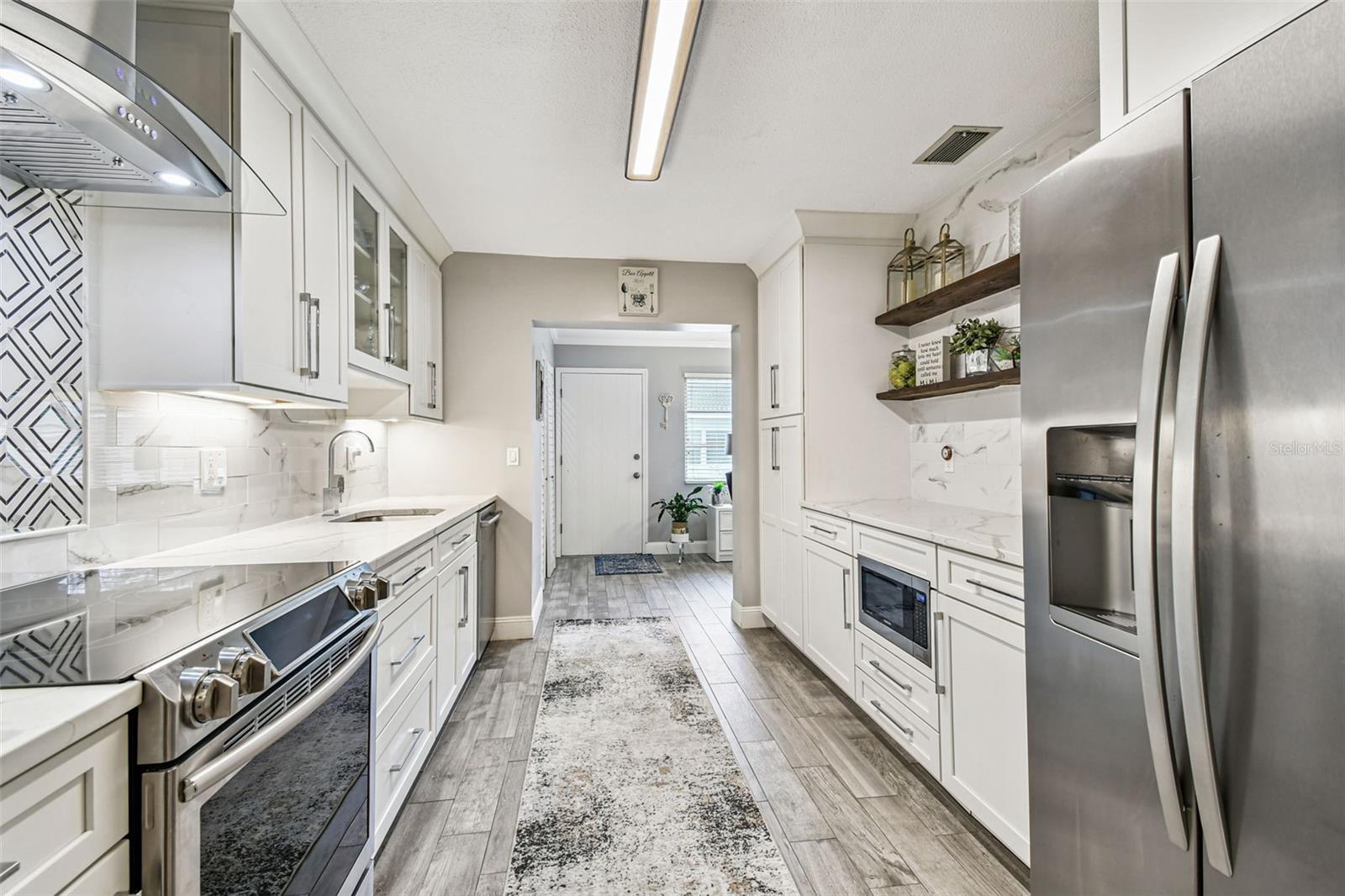 TWIN OAKS APTS - Residential