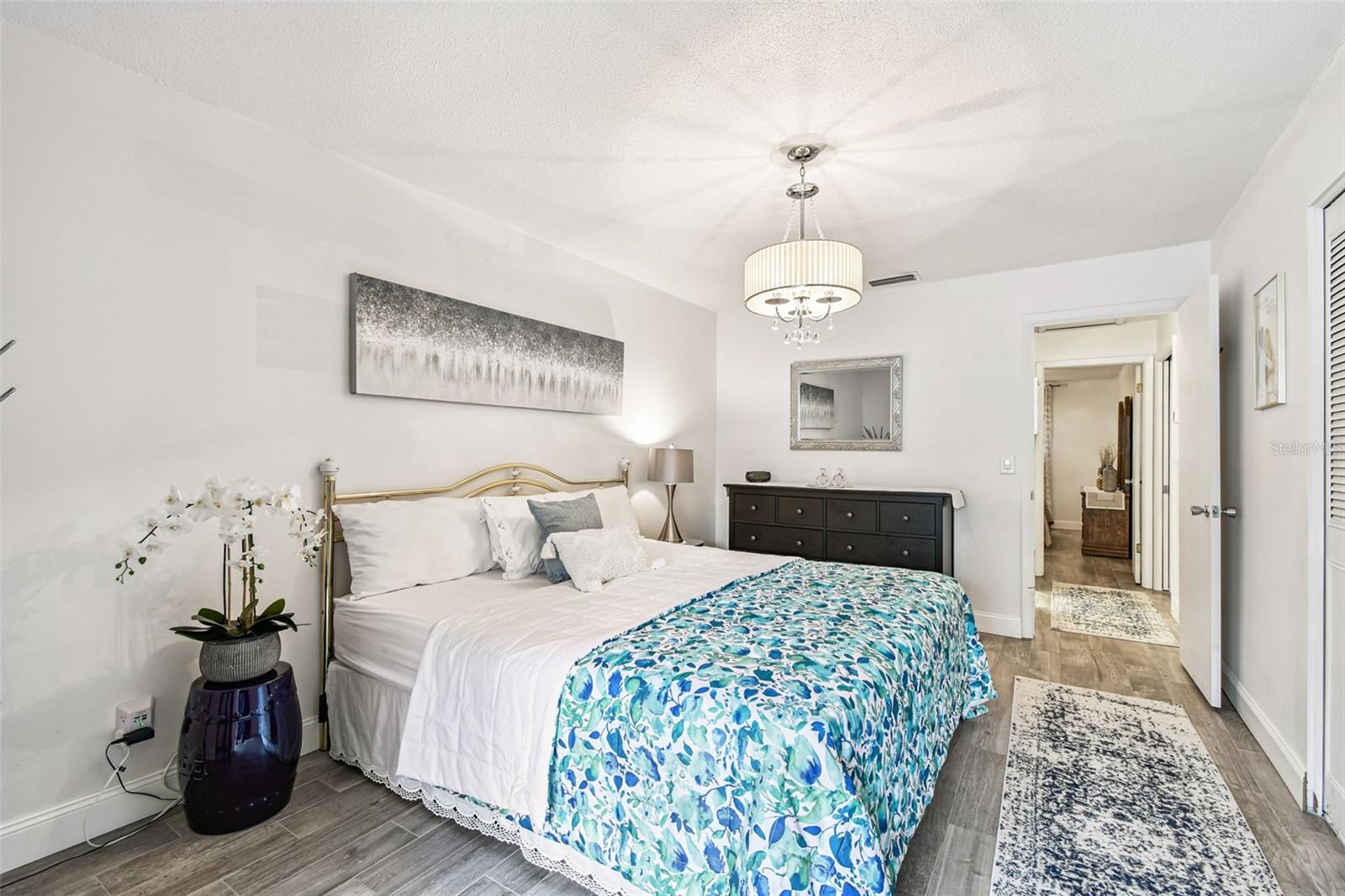 TWIN OAKS APTS - Residential
