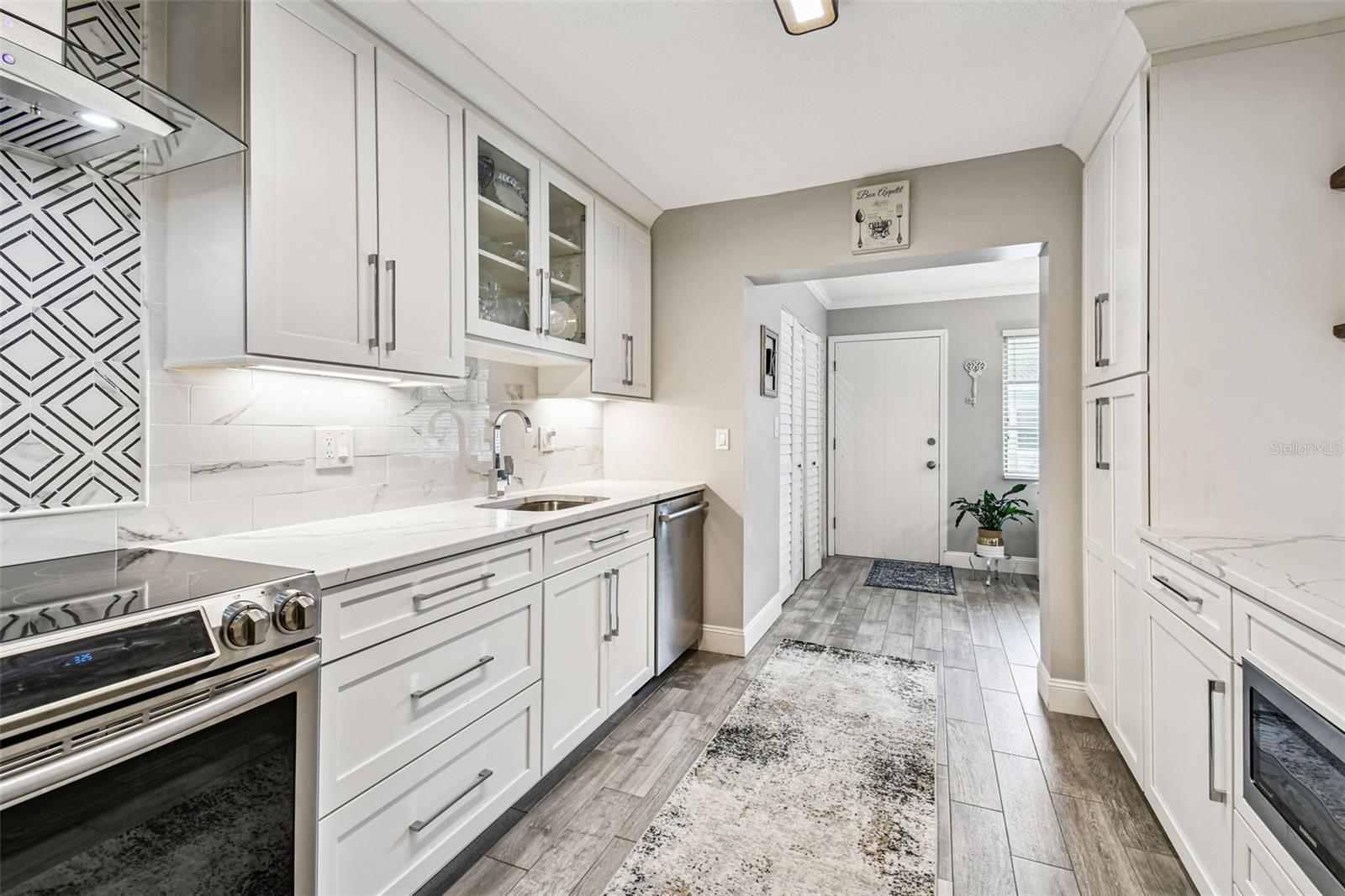 TWIN OAKS APTS - Residential